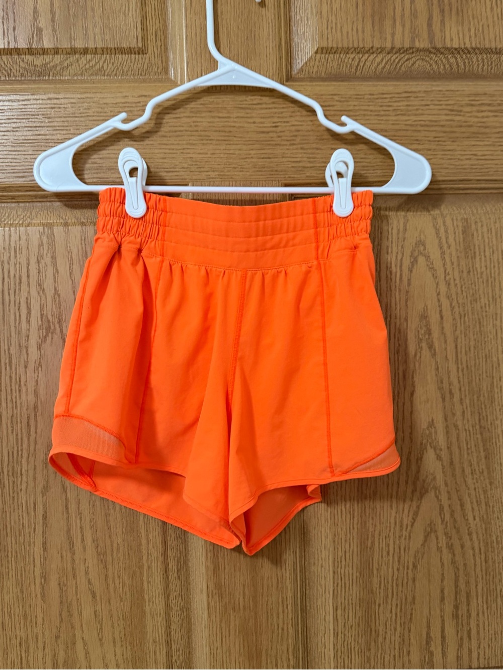 Lululemon hotty hot 4” shorts Size 4!